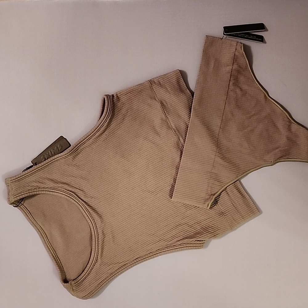 NWT SKIMS Stretch Ribbed Set